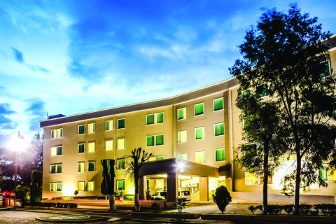 Fiesta Inn - Hoteles - Perinorte